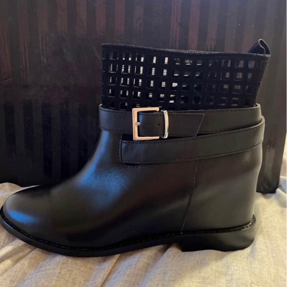 🆕Victoria Secret black boots :) Brand new in box never worn! Make me a offer🦋